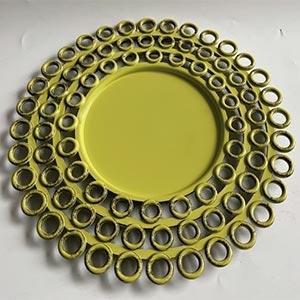 Plato de presentación de plástico amarillo mate con negro diseño circulos de 33x33x2cm