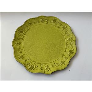Plato de presentación de plástico amarillo mate con negro diseño flores ondulado de 32.5×32.5x2cm