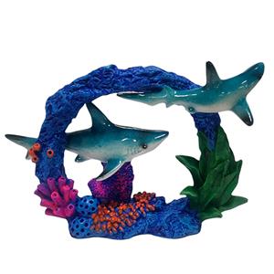 Tiburones en arrecife azul