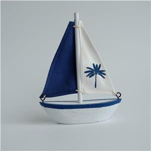 Velero blanco con azul