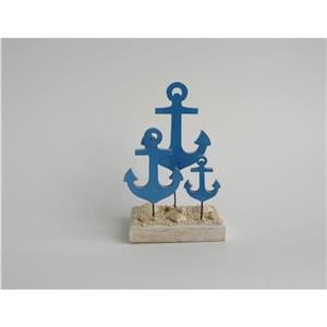 Escultura de anclas marinas