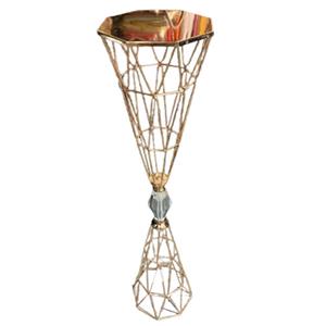 Candelabro de metal dorado