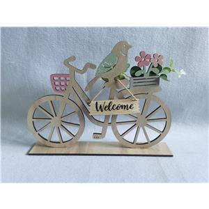 Bicicleta de madera en stand con palabra WELCOME