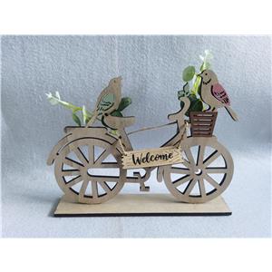 Bicicleta de madera en stand con palabra WELCOME