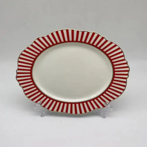 Plato de cerámica con orilla a rayas rojo con blanco y filo dorado de 20cm