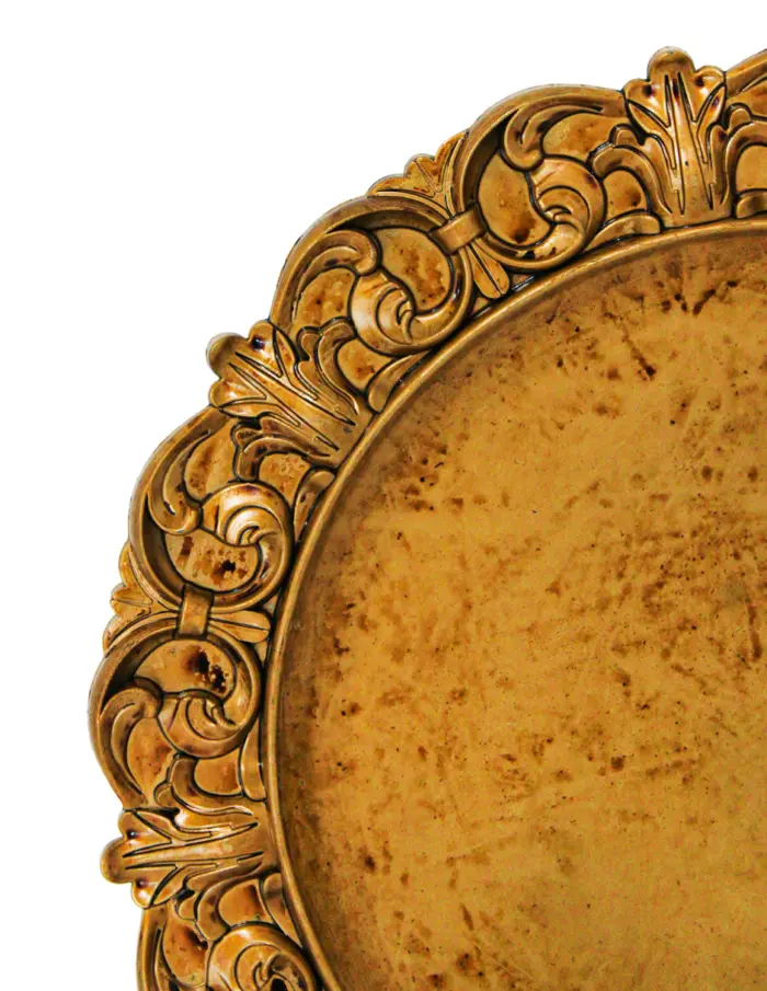 Plato de presentación dorado patinado diseño grecas de 36cm - Image 3