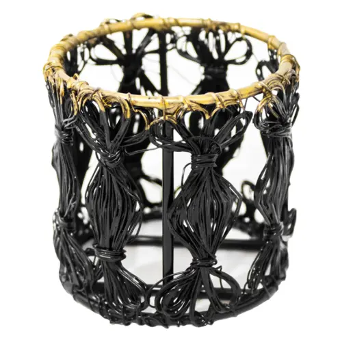 Candelabro de metal tejido negro con orilla dorada de 6x6cm