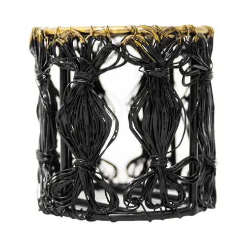 Candelabro de metal tejido negro con orilla dorada de 6x6cm