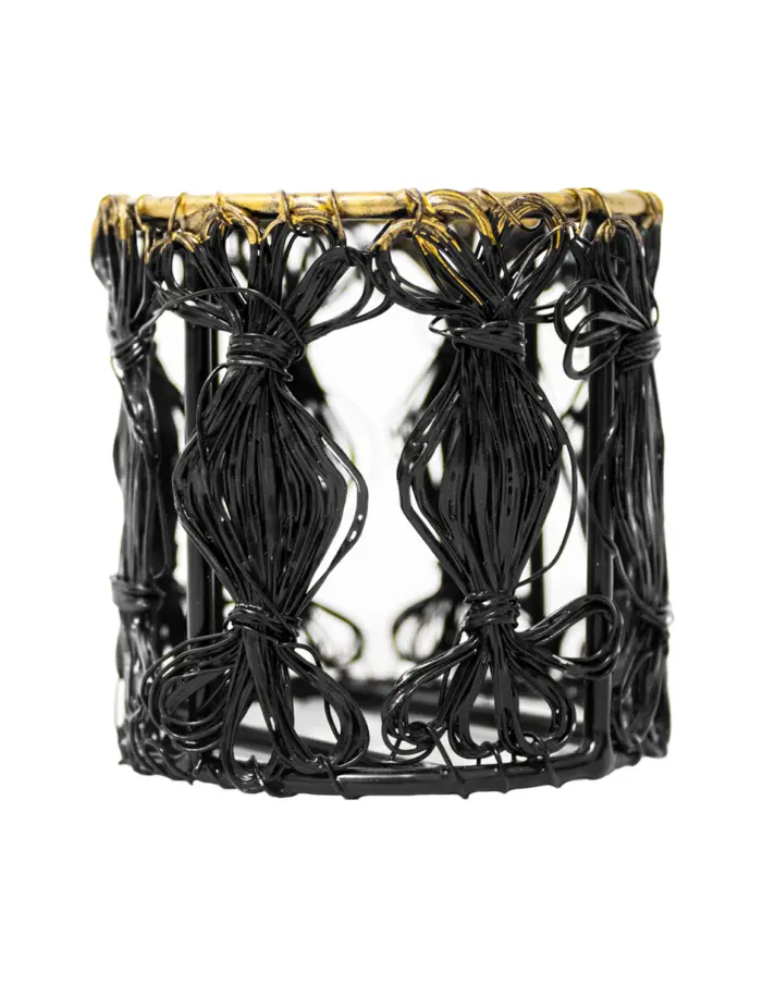 Candelabro de metal tejido negro con orilla dorada de 6x6cm - Image 2