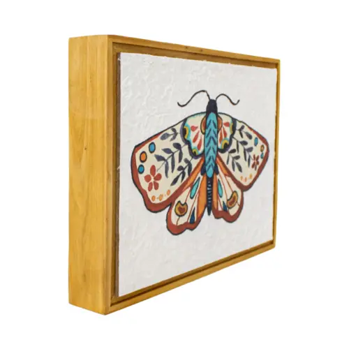 Cuadro de madera diseño mariposa azul con tonos rojos de 26.2x4x20.2cm