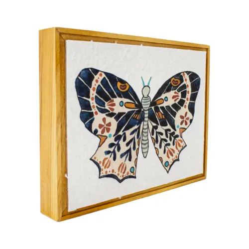 Cuadro de madera diseño mariposa azul fuerte en tonos claros de 26.2x4x20.2cm