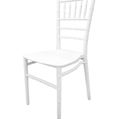 Silla de plástico blanca