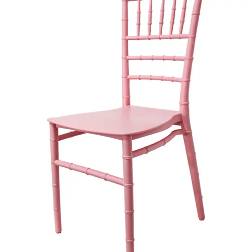 Silla de plástico rosa