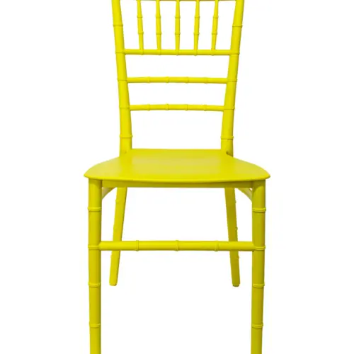 Silla de plástico amarillo