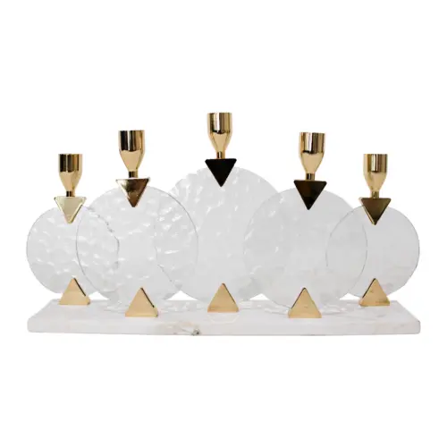 Candelabro de metal dorado para 5 velas con base de mármol de 42x8x21.5cm