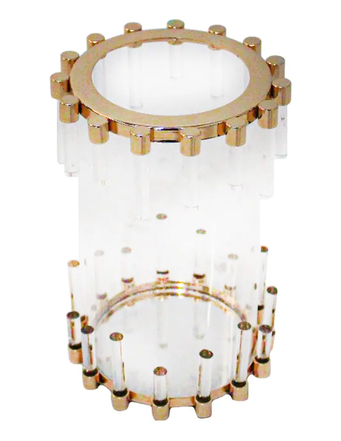 Candelabro de metal dorado con barras de vidrio de 12x12x19cm - Image 2
