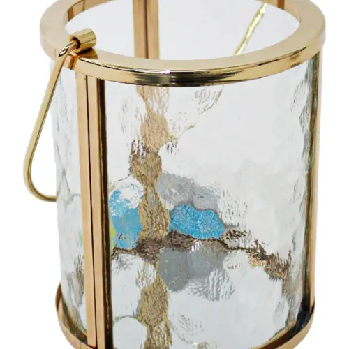 Candelabro de metal dorado con vidrio y agarradera de 12x12x15cm