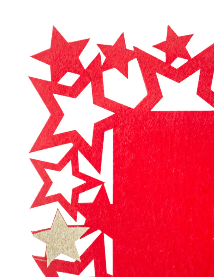 Camino de mesa de fieltro rojo con orilla de estrellas doradas de 119x30cm - Image 3
