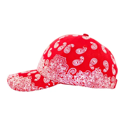 Gorra roja con mandalas blancas