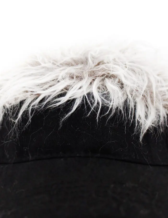 Visera negra con peluche - Image 3