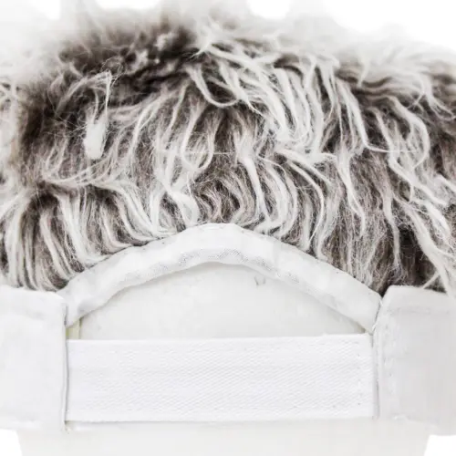 Gorra gris con peluche
