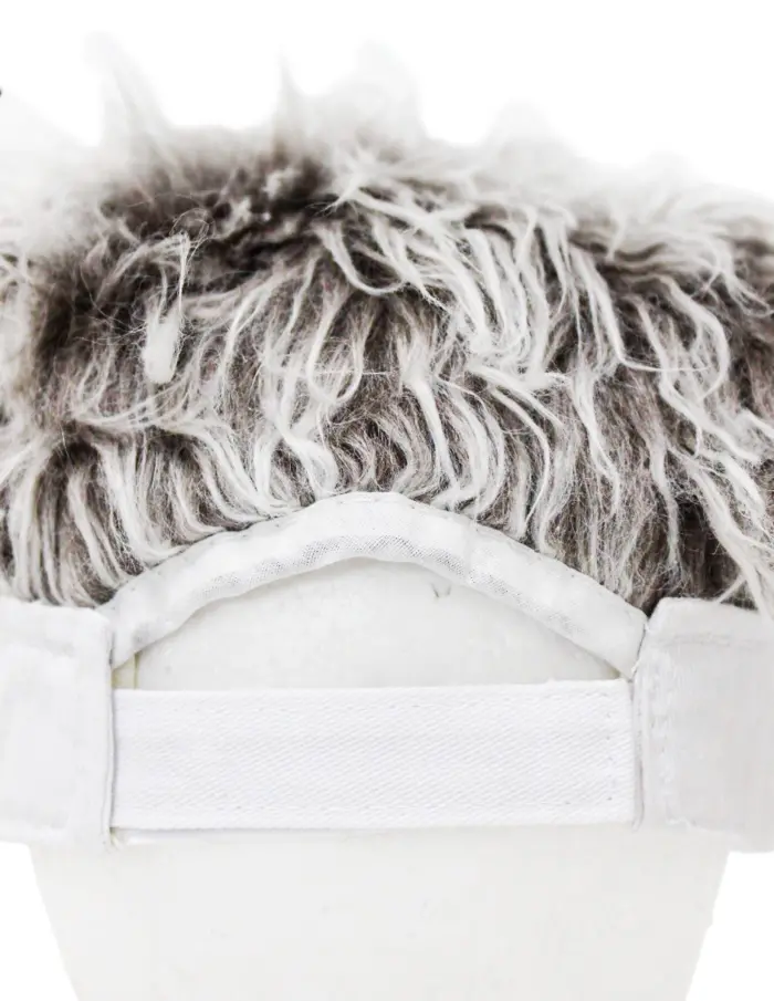 Gorra gris con peluche - Image 2