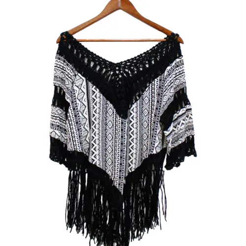 Blusa de color negro con dibujos de108x86x0.1cm