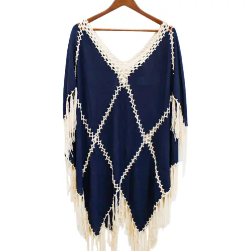 Blusa larga blanca de color azul marino con beige de112x87x0.1cm