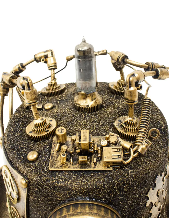 Sombrero con reloj y lentes negro con dorado - Image 4