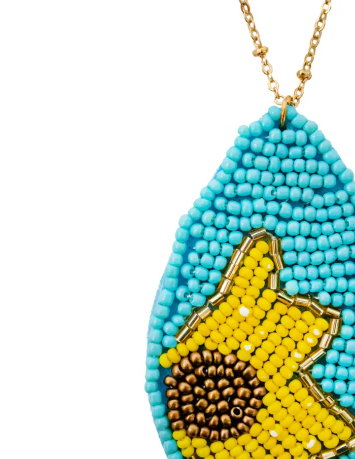 Juego de collar y aretes diseño chaquira azul con amarillo de 6x70x1cm - Image 3
