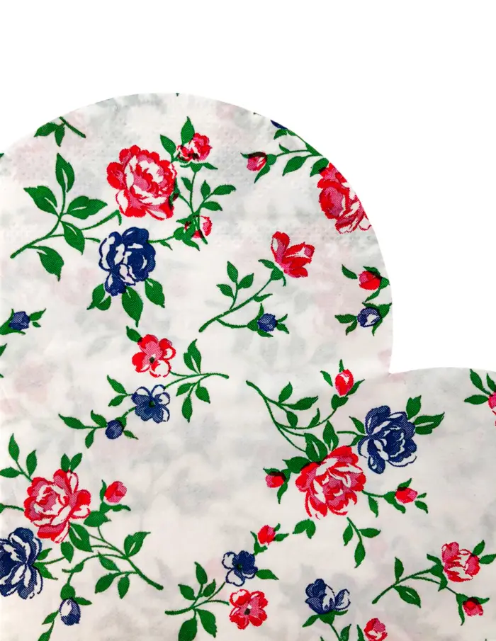 Paquete de servilletas de papel diseño corazon con rosas con 20 piezas - Image 2