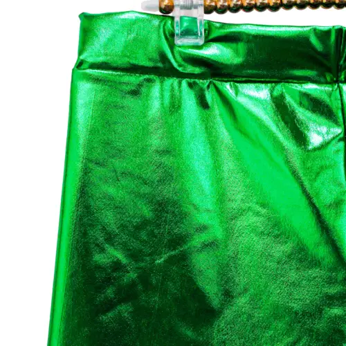 Short metálico verde talla L de 36x32x0.1cm