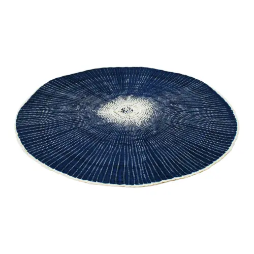 Mantel individual azul marino con circulo blanco de 0.1x38x0.1cm