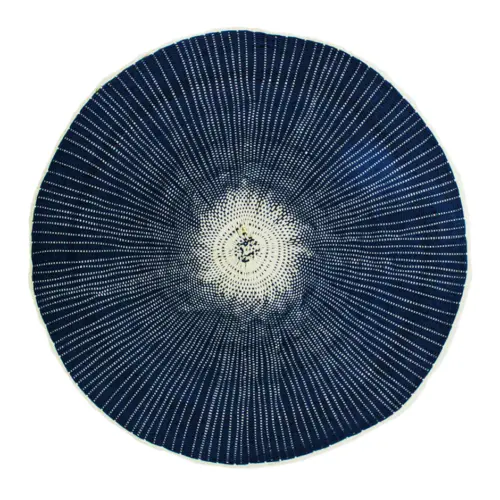 Mantel individual azul marino con circulo blanco de 0.1x38x0.1cm