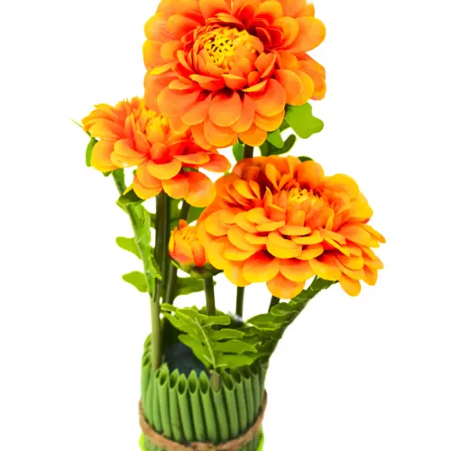 Ramo de flor naranja con base de 7.3×7.3x28cm