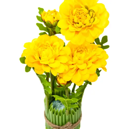 Ramo de flor amarilla con base de 7.3×7.3x28cm