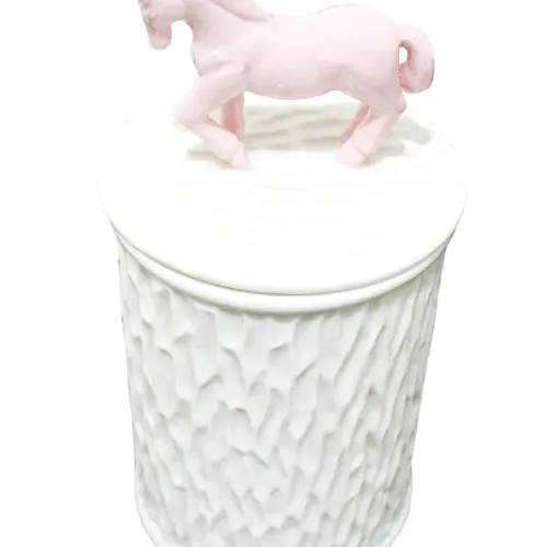 Bote de cerámica blanco con tapa de caballo rosa de 12.3×12.3x25cm