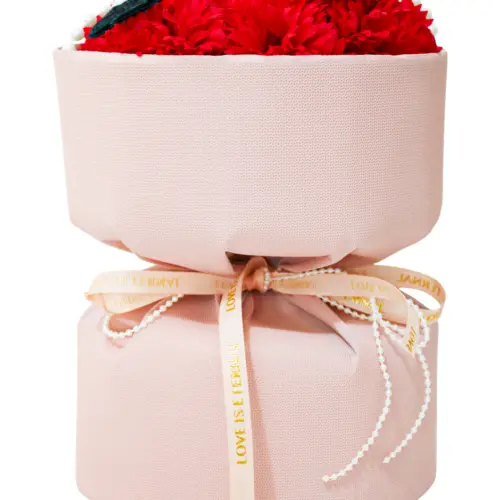 Bouquet de flores rojas en display
