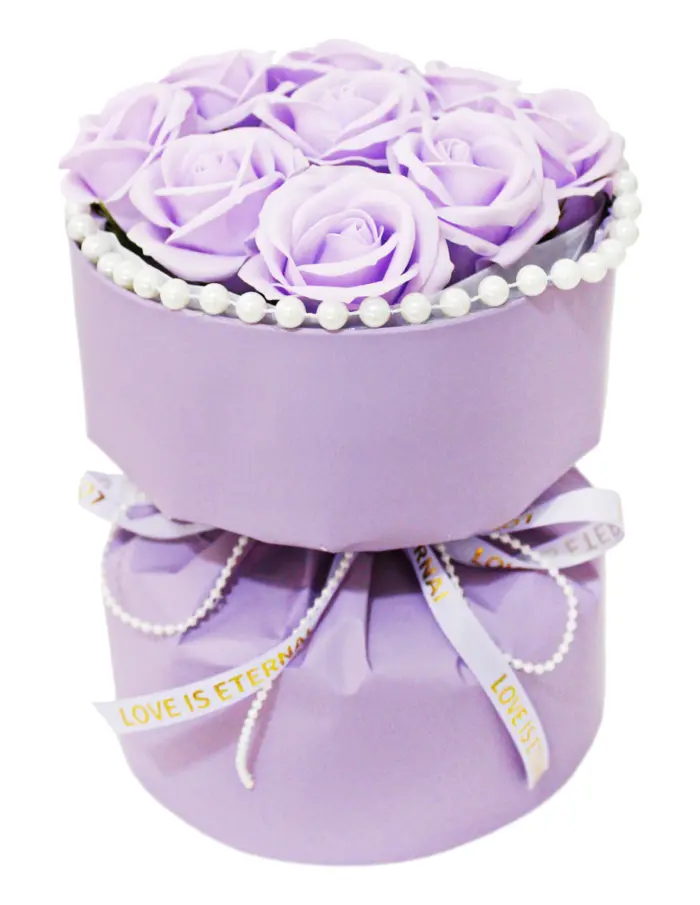 Bouquet de rosas moradas con perlas - Image 3