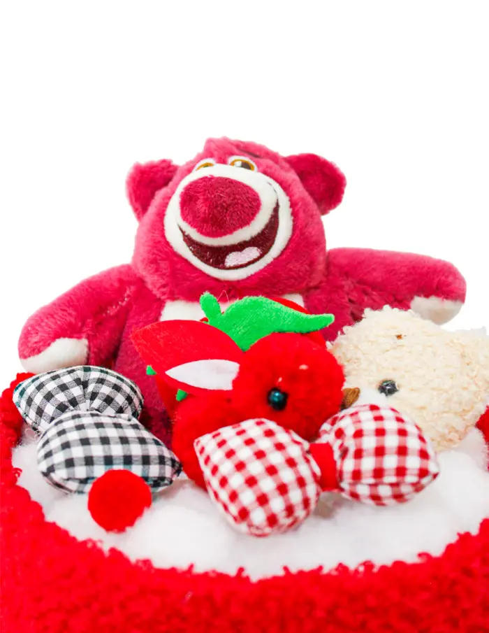 Display con muñecos rojos - Image 4