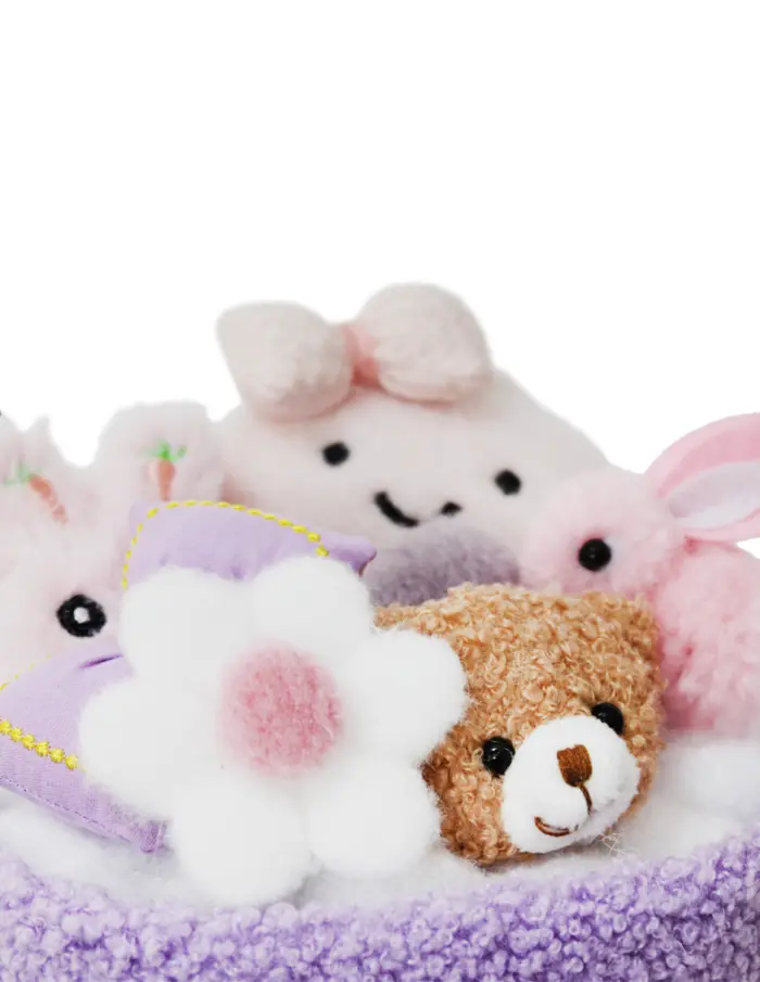 Display con muñecos morados - Image 4