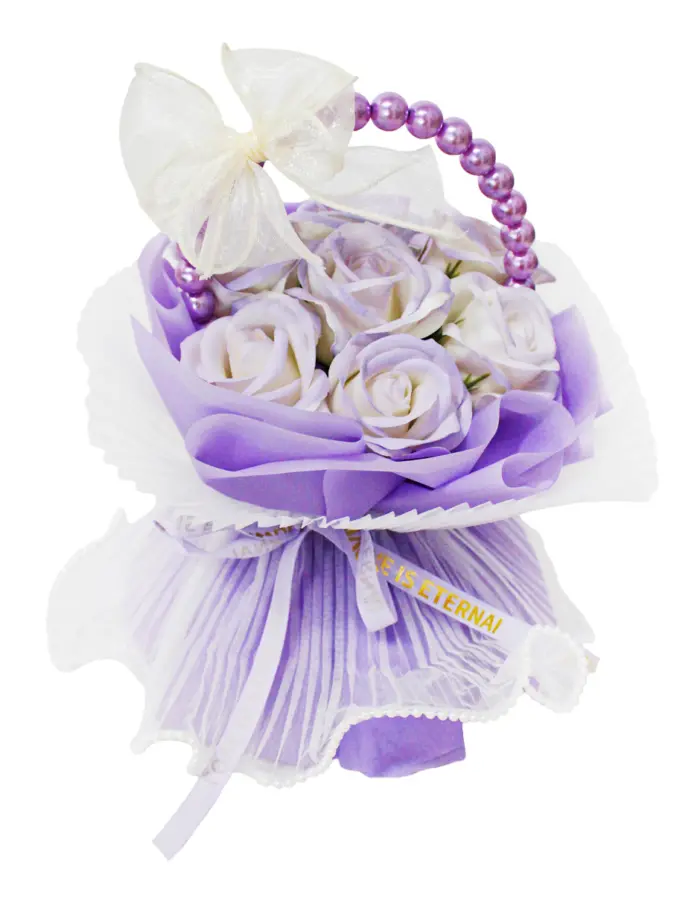 Bouquet de rosas moradas con perlas - Image 3