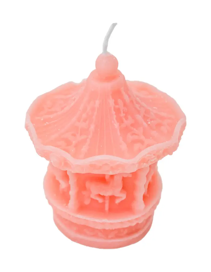 Vela decorativa diseño carrucel rosa de 7.5x7.5x9cm - Image 2