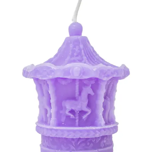 Vela decorativa diseño carrucel morada de 7.5×7.5x9cm