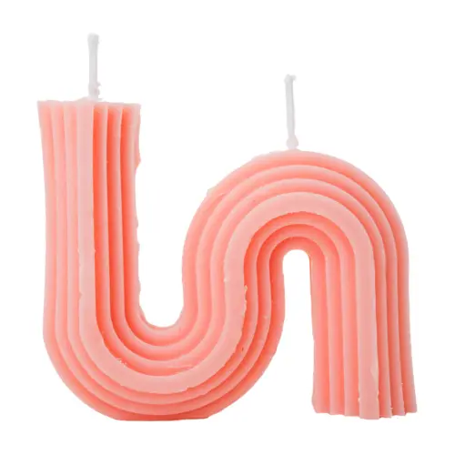 Vela decorativa diseño curvo rosa de 2.5×8.8×7.5cm