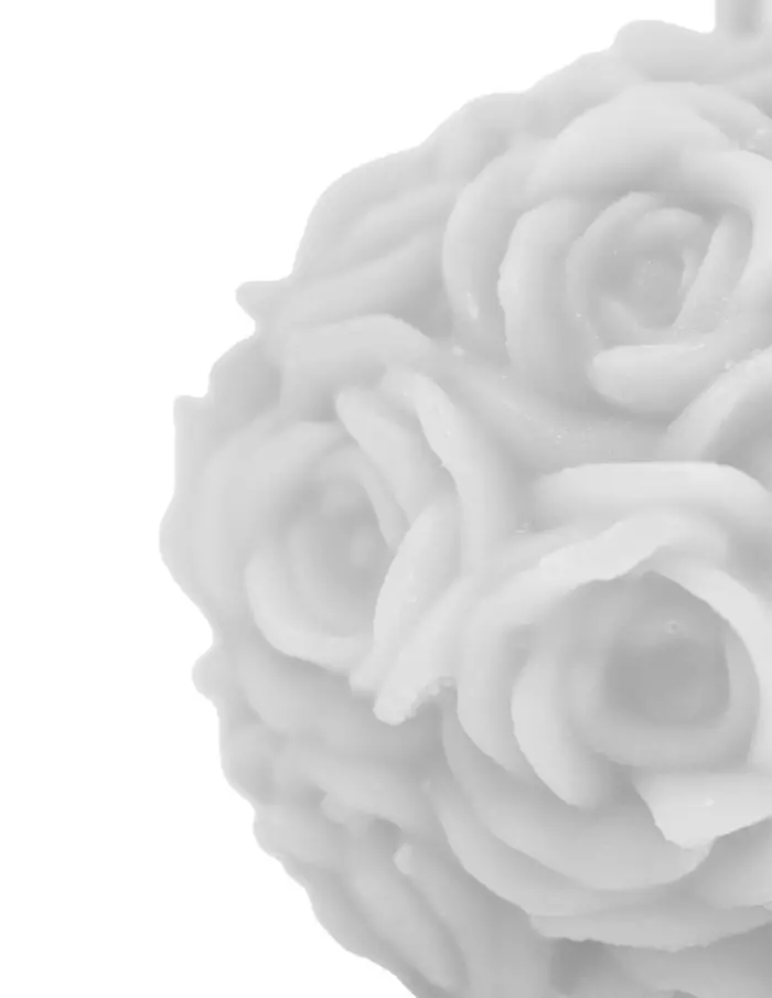 Vela decorativa diseño bola de rosas blancas de 6.5x6.5x5.2cm - Image 3