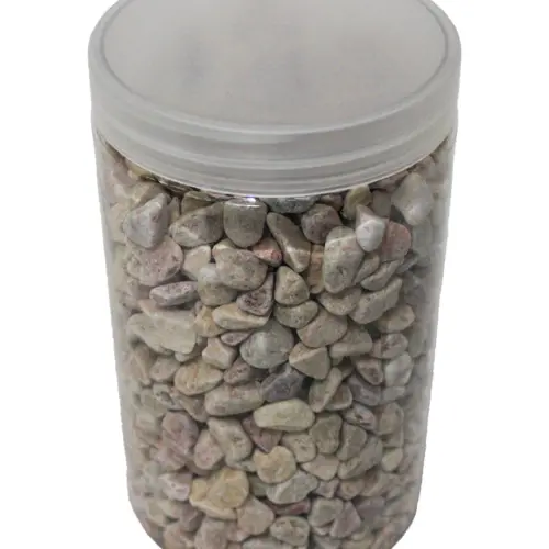 Caja de piedras de río en tonos beige de 2kg de 0.5-0.8cm de 10x10x18cm