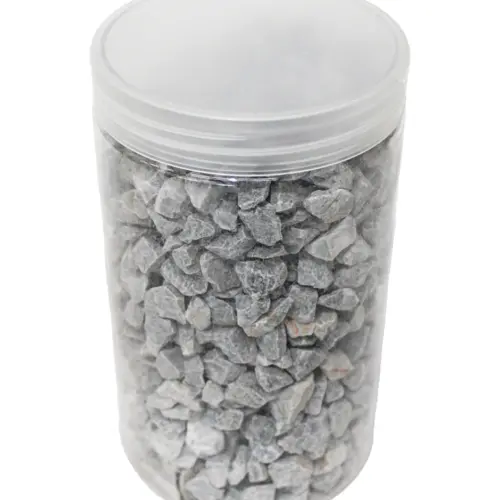 Caja de piedras de río en tonos gris de 2kg de 0.8-1.2cm de 10x10x18cm