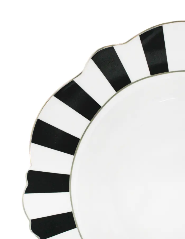 Plato de cerámica con orilla a rayas negra con blanco y filo dorado de 21.59cm - Image 3