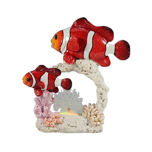 Figura de pareja de peces payaso de fibra de vidrio sobre coral con luz (usa baterias AAA)